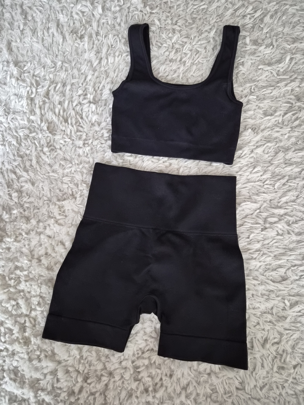 Black Seamless Ribbed Workout Set - Sports Bra & High Waist Shorts - XS